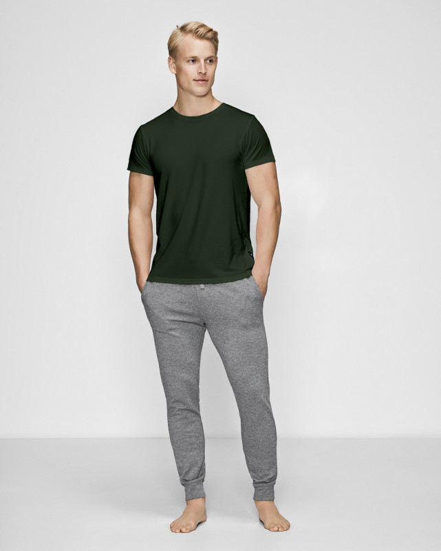 Bambussæt med grøn t-shirt og grå sweatpants -JBS of Denmark Men