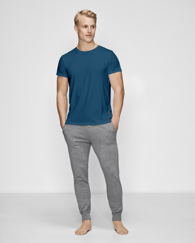 Bambussæt med blå t-shirt og grå sweatpants -JBS of Denmark Men