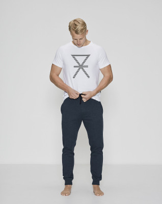 Bambussæt med en hvid t-shirt og navy sweatpants -JBS of Denmark Men