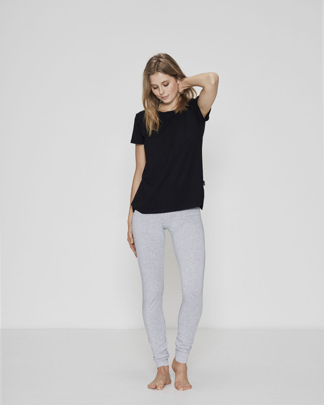 Bambussæt med sort t-shirt og grå leggings  -JBS of Denmark Women